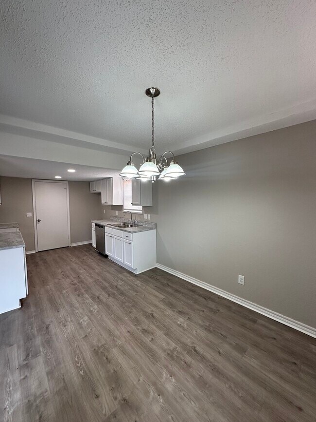 Building Photo - 4700 Clendon Way Oklahoma City OK 73135