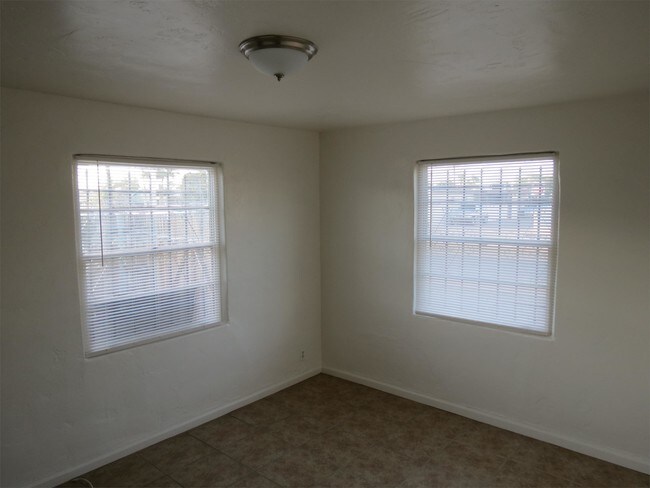 Building Photo - 498 N Arizona Ave
