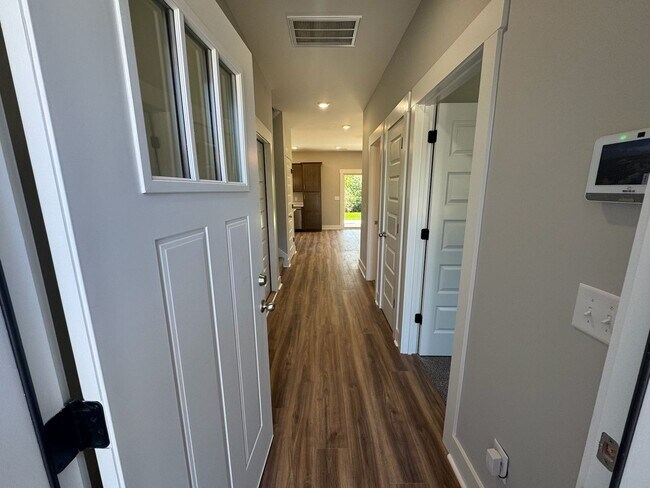 Building Photo - 4 Bedroom 3 Bath Luxury Home Near Madison ...