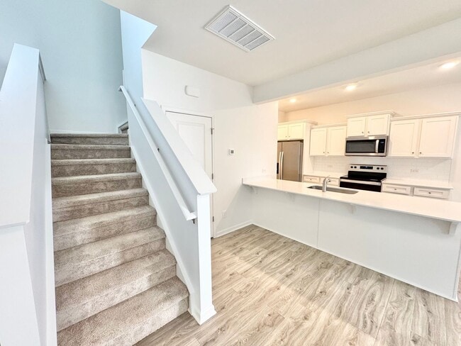 Building Photo - 3 br Paired Home minutes from I-77 and I-40 READY NOV 14th