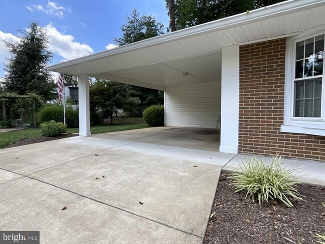 Building Photo - 615 Kearney Ct SW