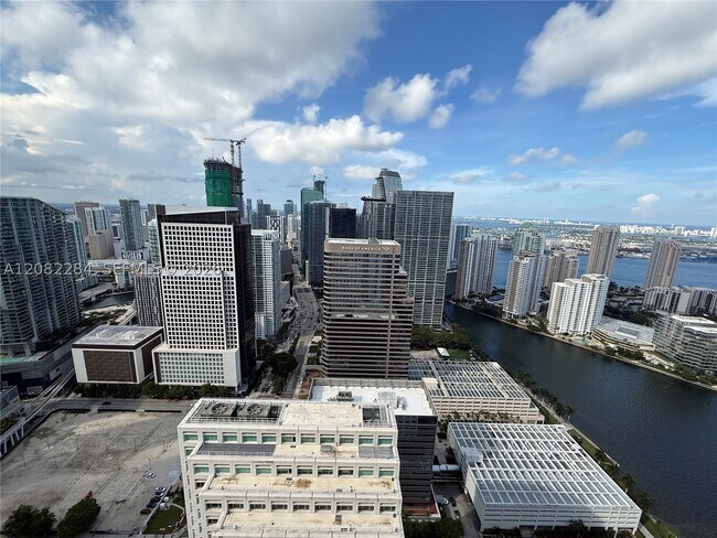 Building Photo - 950 Brickell Bay Dr