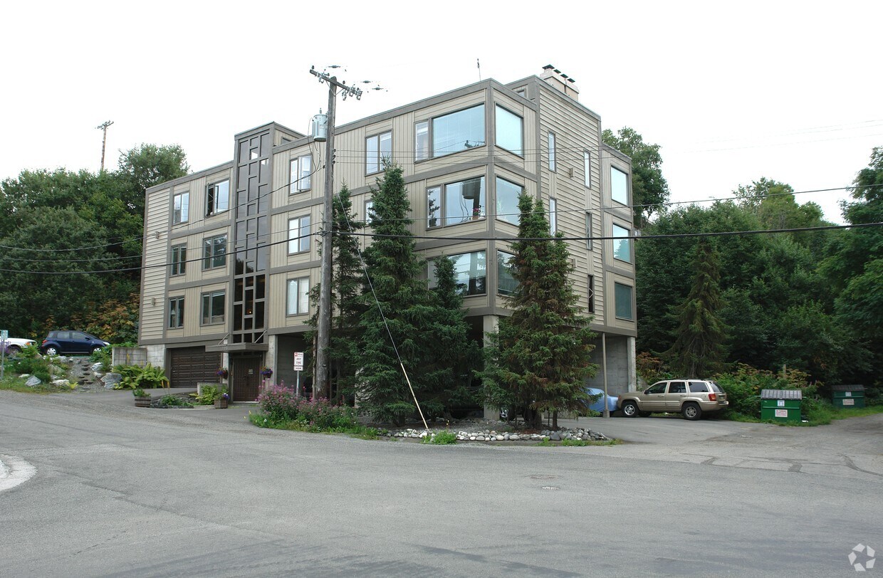 Primary Photo - 705 N St