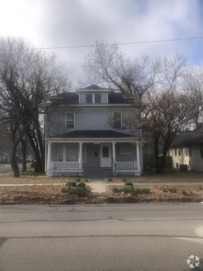 Building Photo - 137 E 11th Ave