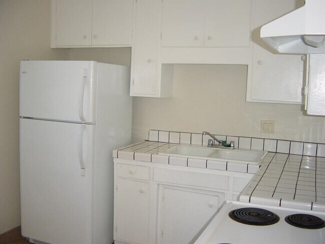 Building Photo - 3236 Williamsburg Dr