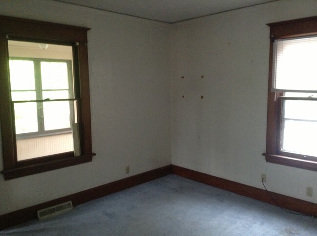 Building Photo - 118 10th St