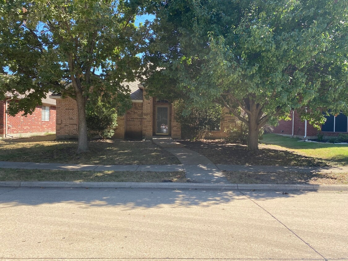 Primary Photo - 5205 Crossvine Ln