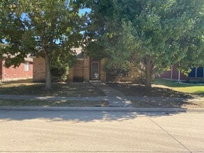 Building Photo - 5205 Crossvine Ln