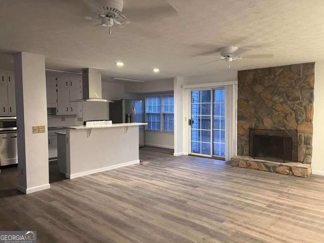 Building Photo - 1128 Wildwood Ln