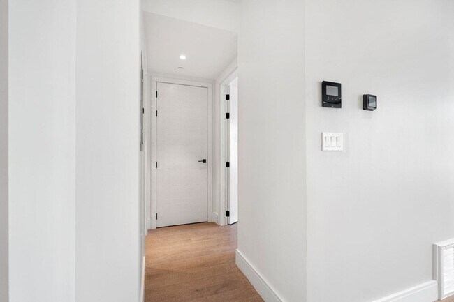 Building Photo - 61 Walnut Pl