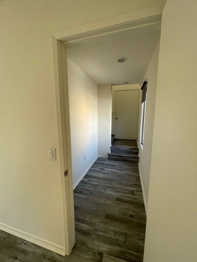 Foto del edificio - Urban 1 bedroom 1 bath townhome in Little Italy!