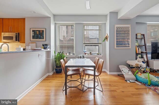 Building Photo - 2 Bed, 2.5 Bath Luxury Condo