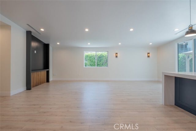 Building Photo - 6437 Longridge Ave