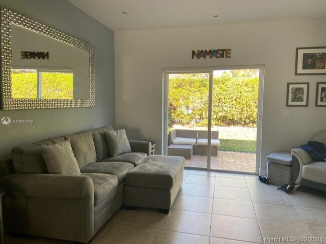 Foto del edificio - 4746 Lago Vista Dr