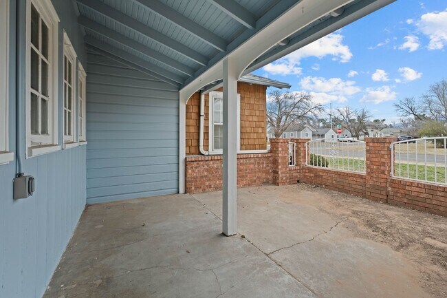 Building Photo - Goliath Home - Short Term Lease!