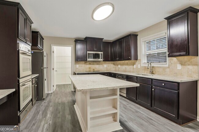 Building Photo - 46 Victoria Heights Pl