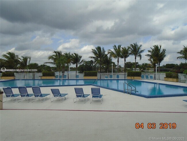 Foto del edificio - 14611 N Kendall Dr