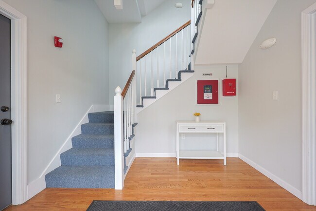 Building Photo - 16 Saco St