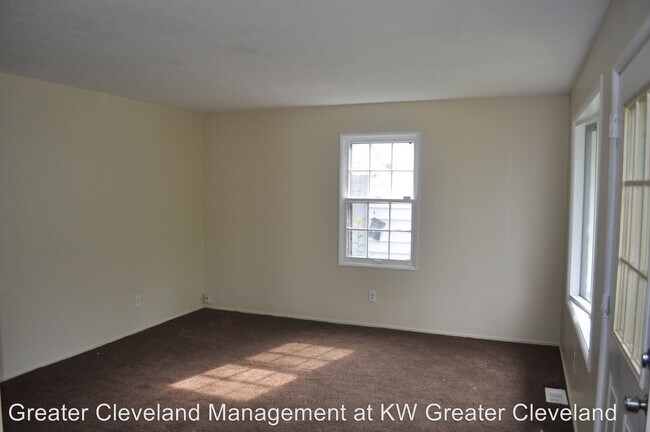 Building Photo - 3 br, 1 bath House - 16805 Fairfax Ave