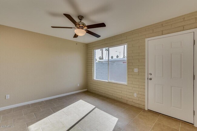Foto del edificio - 3308 N 66th Pl