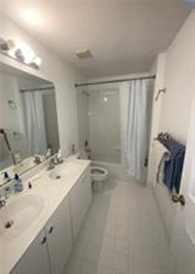 Building Photo - 12432 SW 44th Ct