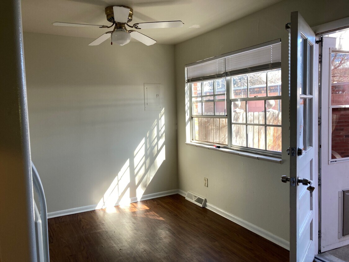 Dining Area - 1053 Chambers Ct