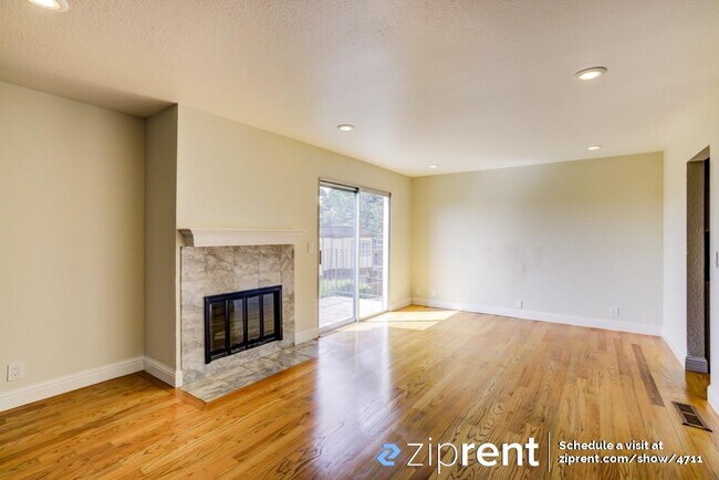 Foto del edificio - 851 Ridge Ct