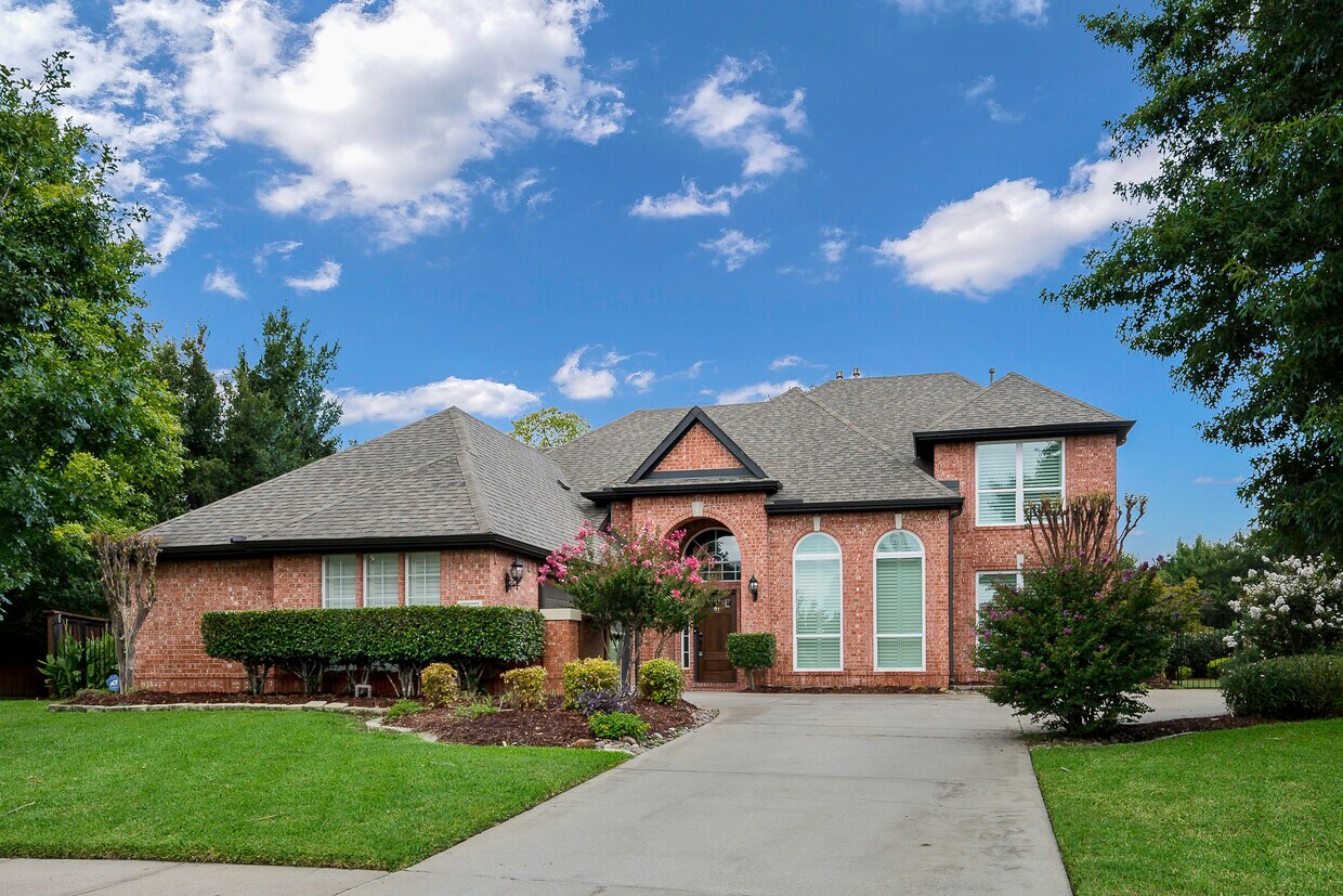 Primary Photo - 2912 Meadow Glen Dr