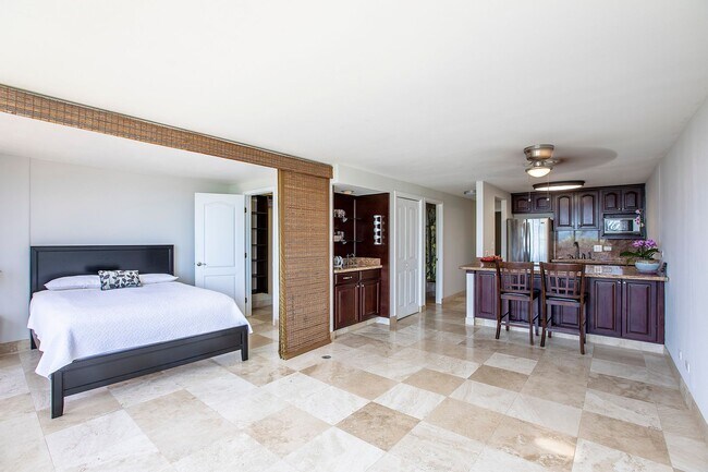 Foto del edificio - BEACH FRONT CONDO- Pool, spa and BBQ area