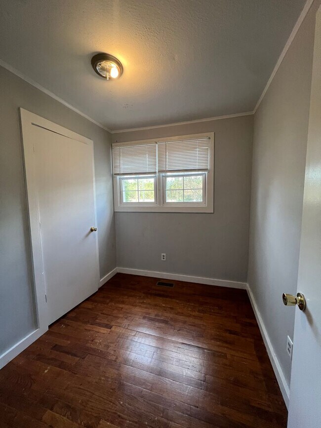 Foto del edificio - 2594 Marks Rd