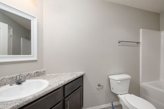 Foto del edificio - Spacious 3 Bedroom Duplex!
