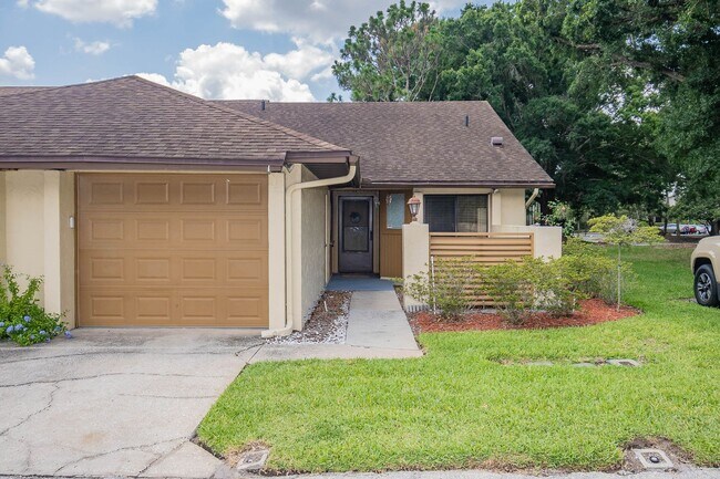 Building Photo - 925 Fenton Ln