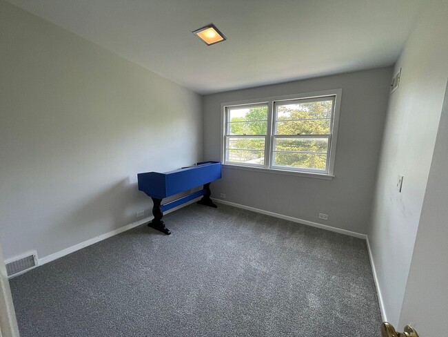 Building Photo - 883 N McKinley Rd