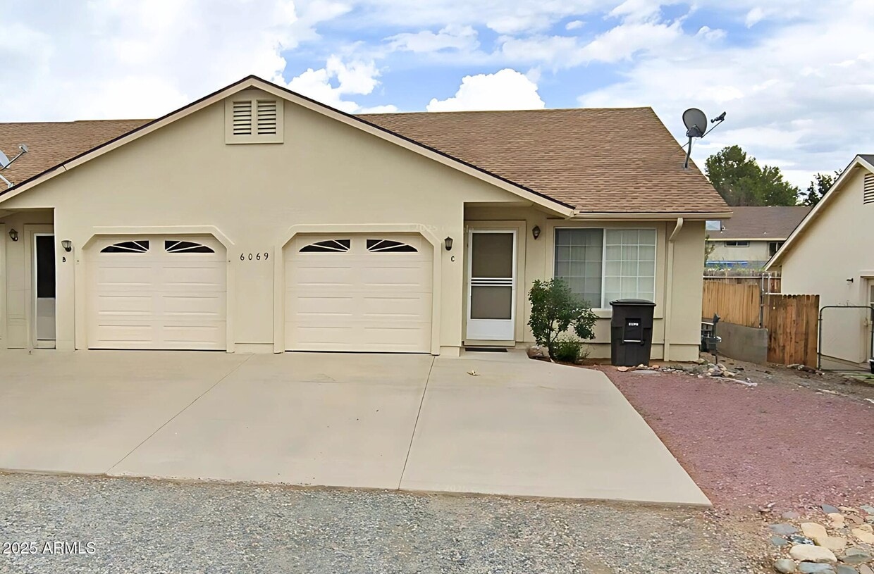 Primary Photo - 6069 N Rockland Dr