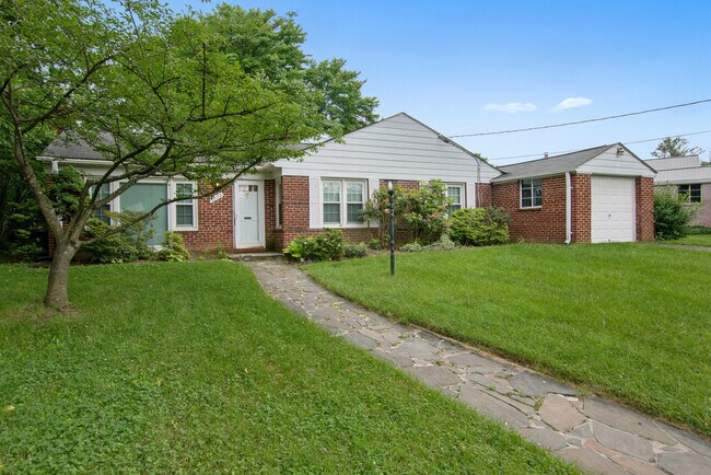 Building Photo - Fantastic Ranch in Convenient Location!