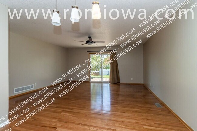 Building Photo - 770 SE Harper Dr