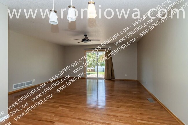 Foto del edificio - FENCED IN YARD!!  4 Bedroom, 2.5 Bathroom ...