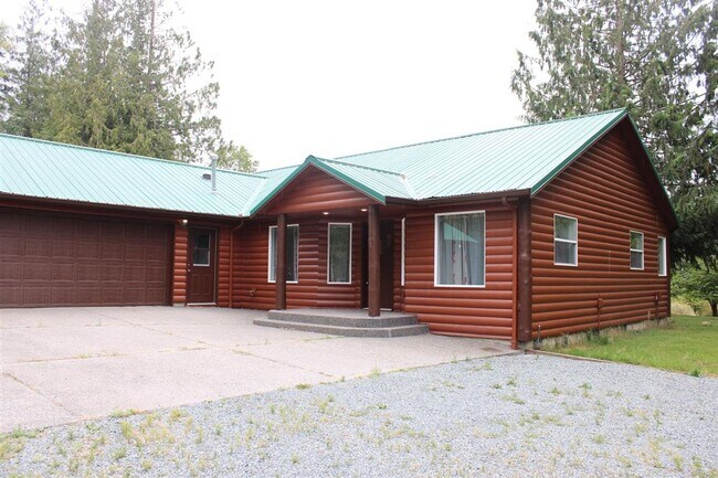 Foto del edificio - 3 Bedroom, 2 Bathroom house on 7 Acres!