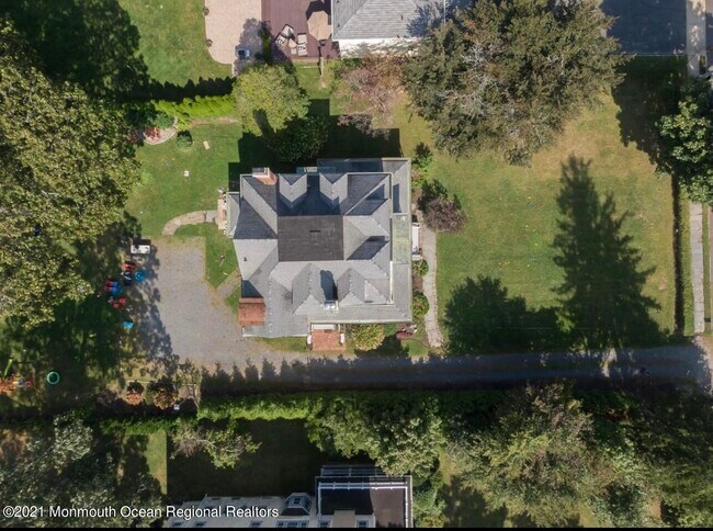 Foto del edificio - 684 Westwood Ave