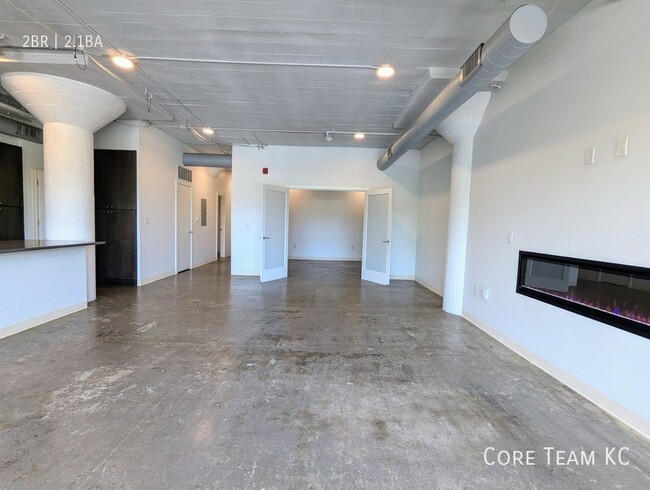 Building Photo - Monarch 2 Bedroom Loft