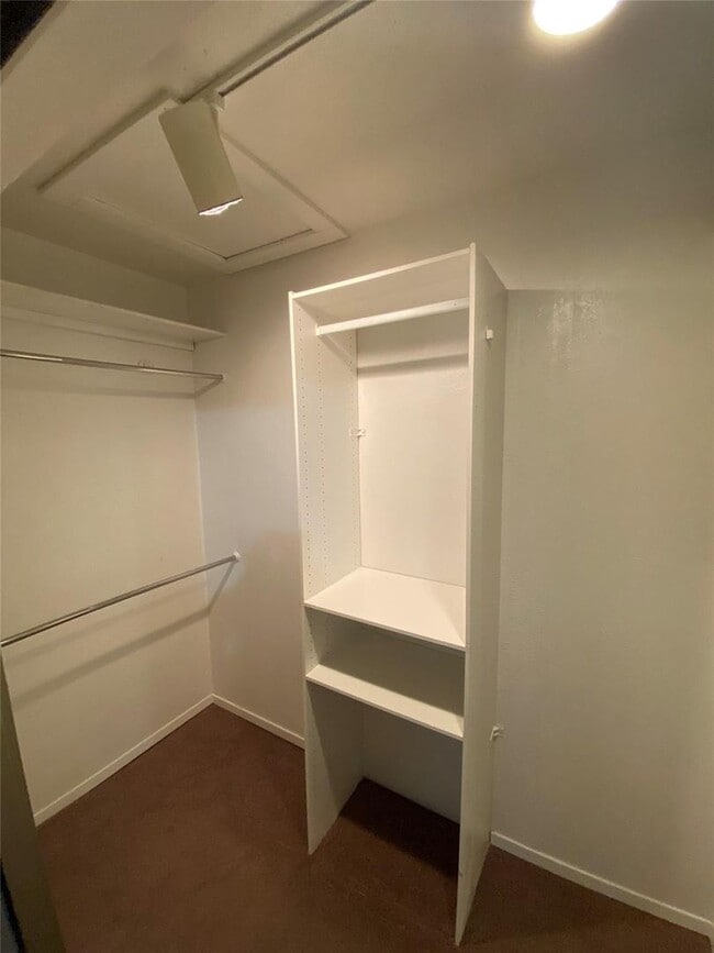 Foto del edificio - 1102 Laurel Hl Ct