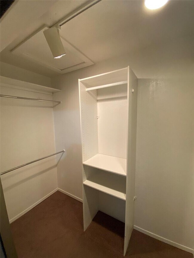 Foto del edificio - 1102 Laurelhill Court