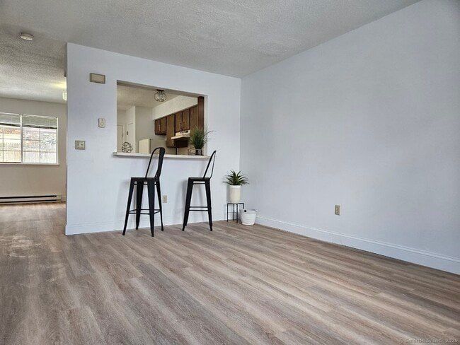 Building Photo - 975 Meriden Rd