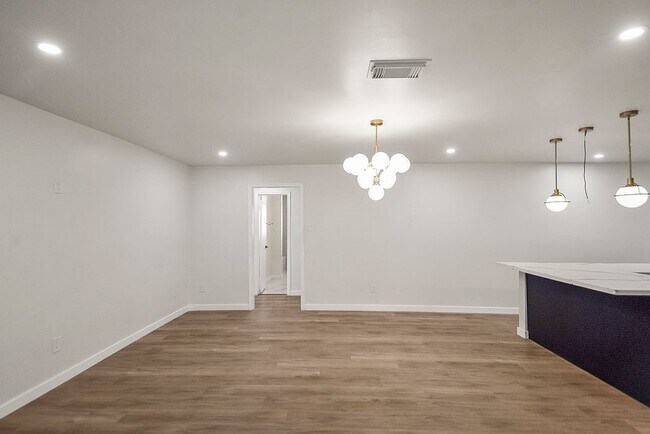 Building Photo - 5514 Chantilly Ln