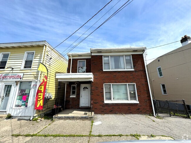 Building Photo - 374 Washington St
