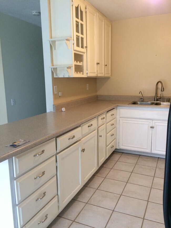 Building Photo - 308 Rancho Dr