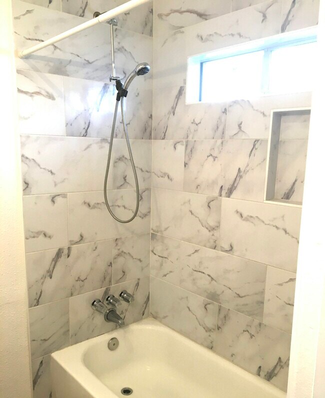 Building Photo - 1118 Palm St