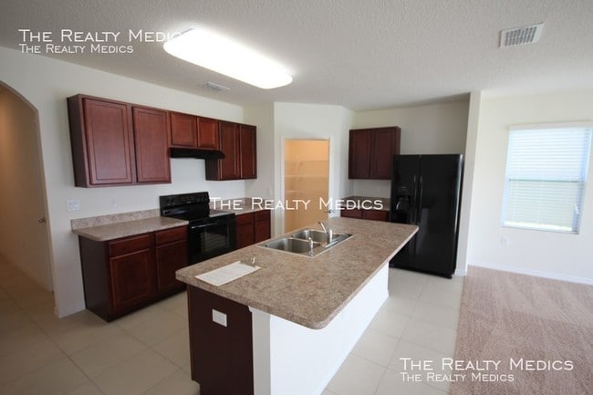 Building Photo - 5732 Lakeside Landings Blvd
