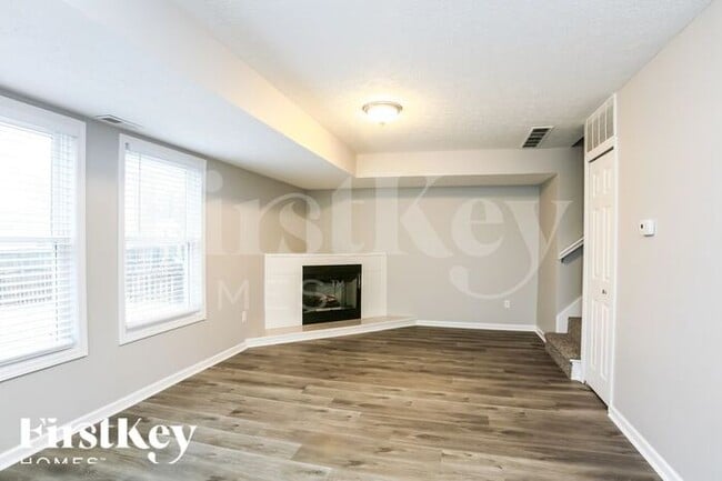 Building Photo - 334 N Odell St