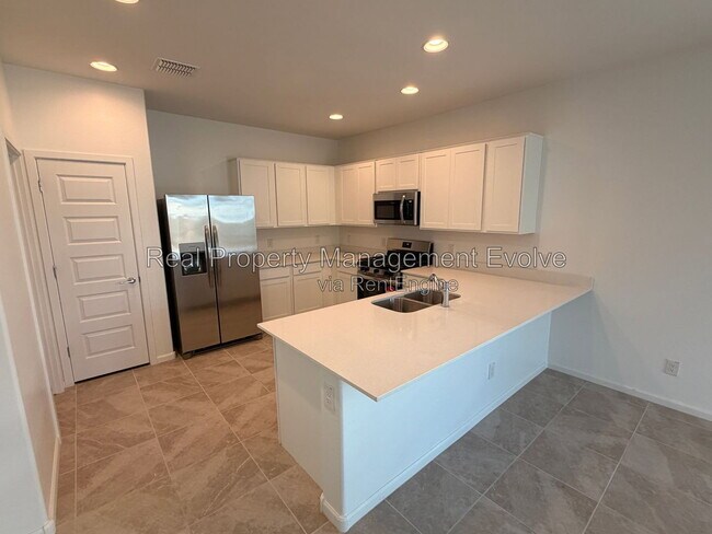 Building Photo - 14955 W Hackamore Dr